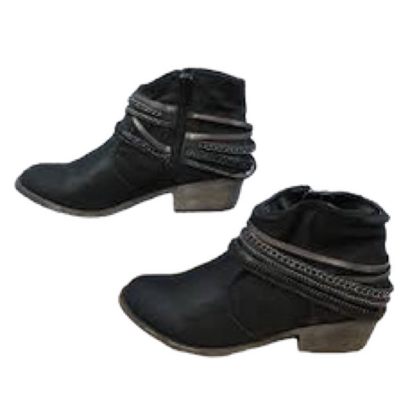 SO Womens 10 M black Ankle Booties Heels Side Zip Black Faux Leather shoes EUC - Picture 2 of 9